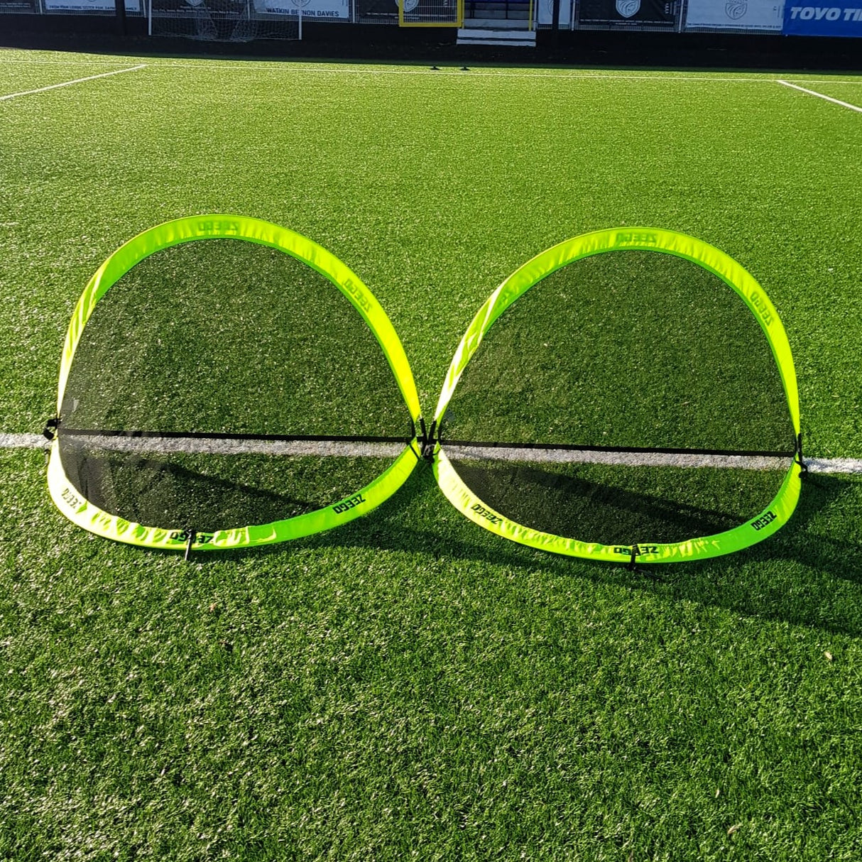 ZEEGO POP-UP FOOTBALL GOAL